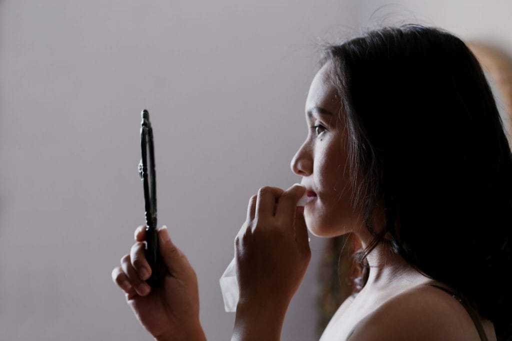 Below you'll get a useful cheat sheet for your sequence of skincare application.