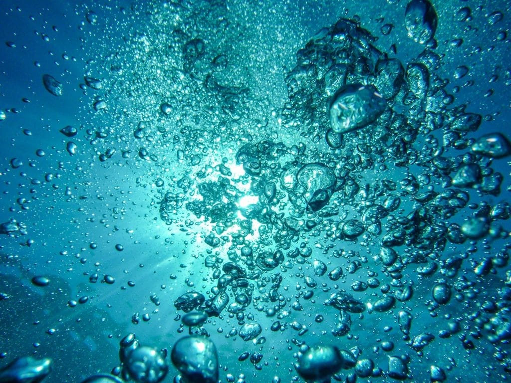 air bubbles, diving, underwater