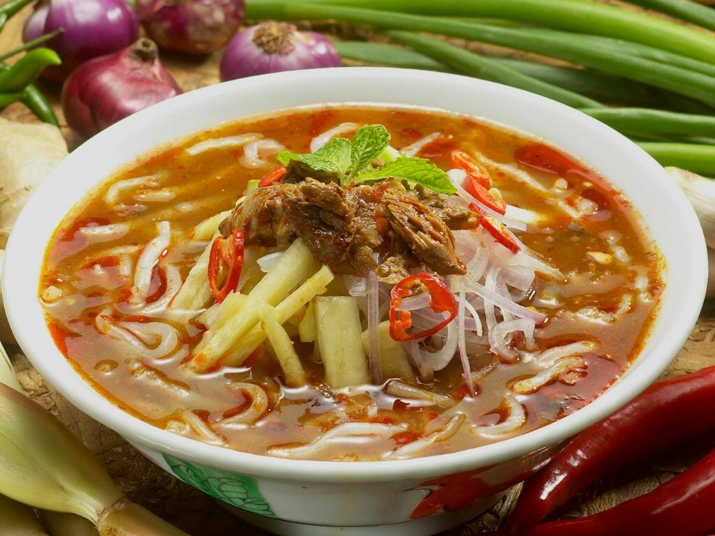 10 Facts About Singapore's Laksa Wars: Which Version is the Best?