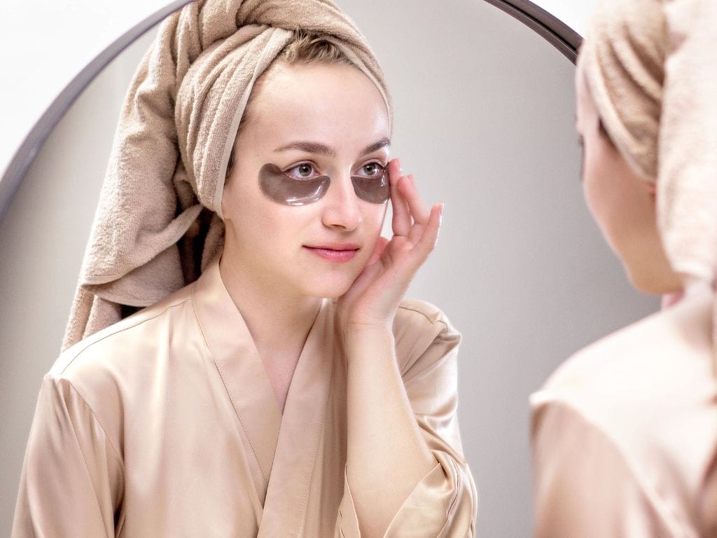 How does caffeine remove dark circles